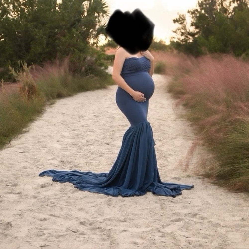 Elegant Blue Maternity Gown for Photoshoot
